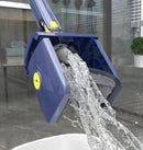 Esfregão com espremedor estendido